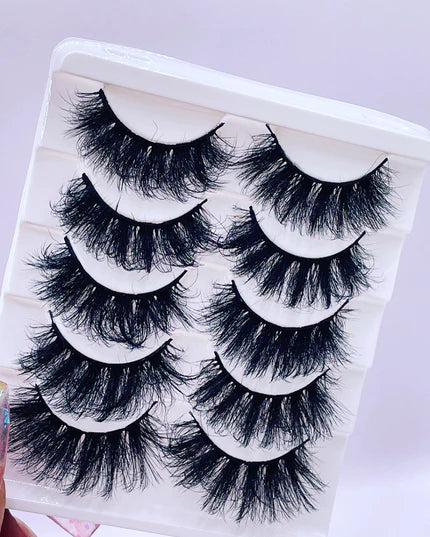 Lash Out! The Ultimate Guide to Choosing the Perfect Eye Lashes